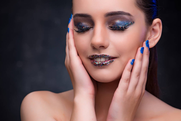 Beautiful woman with nice make-up - Foto, afbeelding