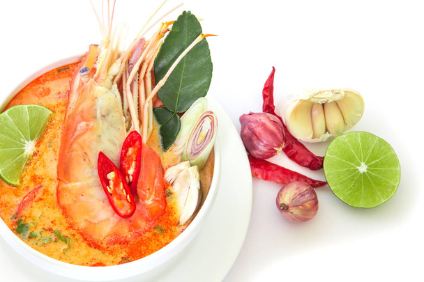 Gros plan Asiatique Soupe épicée aux crevettes dans un bol blanc, célèbre Tha
 - Photo, image