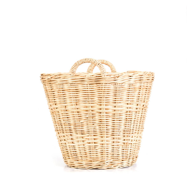 cestas de mimbre marrón vacío sobre fondo blanco
 - Foto, imagen