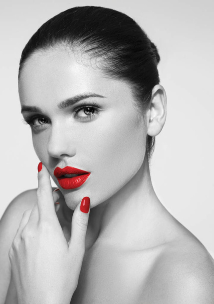 Beautiful young model with red lips - Fotoğraf, Görsel