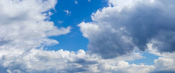 Fond du ciel avec cumulonimbus nuages
  - Photo, image