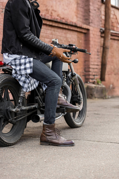 Brutal man sit on cafe racer custom motorbike. - Valokuva, kuva
