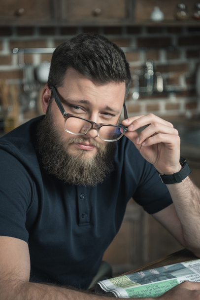 pensive man in eyeglasses - Fotografie, Obrázek