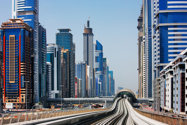The Dubai Metro is becoming increasingly popular among expatriates - Foto, afbeelding