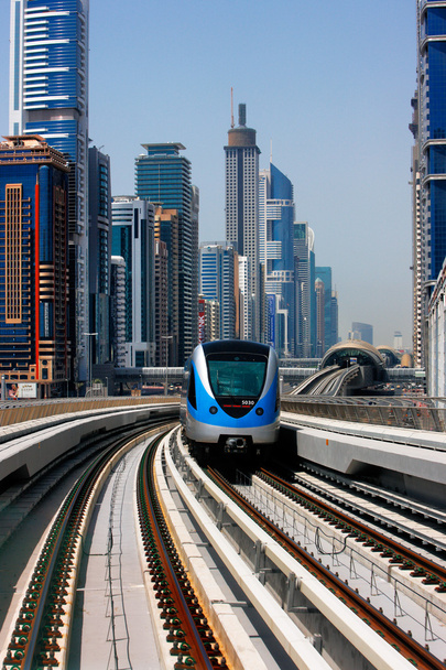 dubai metro toplamı 40 km sheikh zayed road üzerinde çalışır - Fotoğraf, Görsel