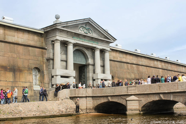 Nevsky Gate van de Peter en Paul-vesting. - Foto, afbeelding