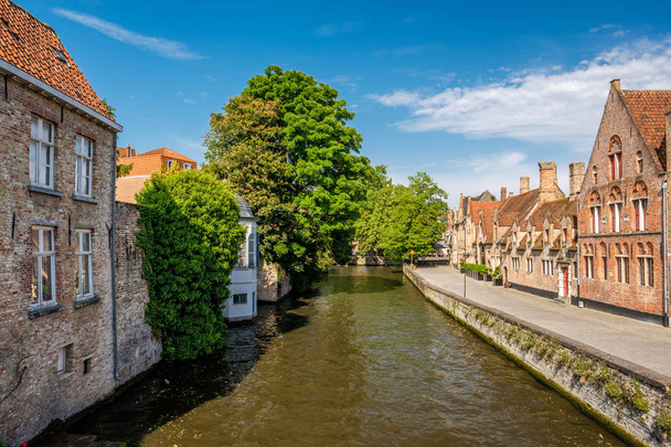 Bruges cityscape with bridge - Foto, Imagen