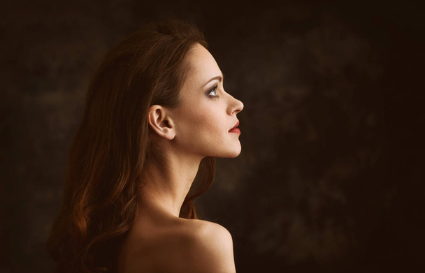profile portrait of a beautiful young woman - Fotoğraf, Görsel