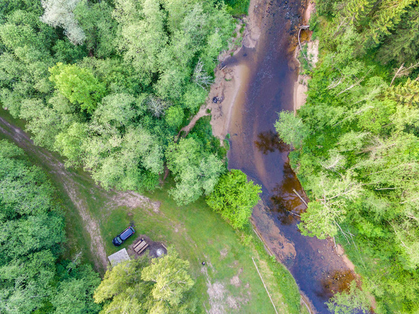 image de drone. vue aérienne de la zone rurale avec forêts
 - Photo, image