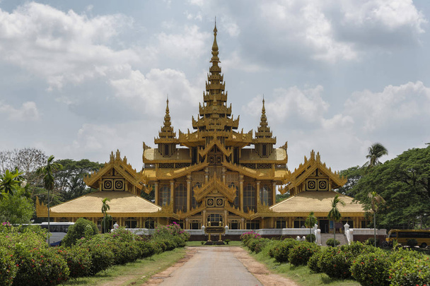 BAGO, MYANMAR - MAY 6, 2017: Kanbawzathadi Palace, Bago, Myanmar - Fotoğraf, Görsel