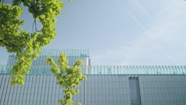 Κορυφή ενός σύγχρονου κτιρίου - Πλάνα, βίντεο