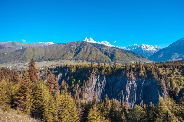Svaneti vuoret, Ushba vuori, näkymä kaupungin Mestia fr
 - Valokuva, kuva