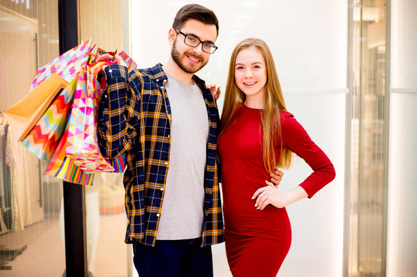 Happy couple shopping - Foto, Imagem
