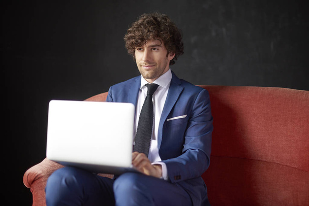 businessman using laptop  - Fotoğraf, Görsel