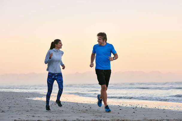 sportive couple jogging at ocean - Foto, Imagen