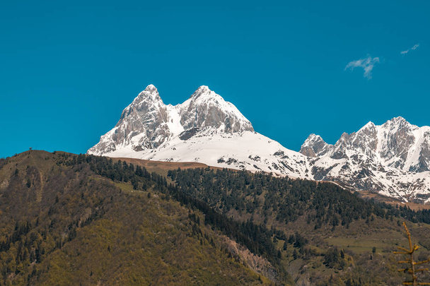 Piek van mount Oesjba in de Kaukasus, Svanetia regio in Ge - Foto, afbeelding