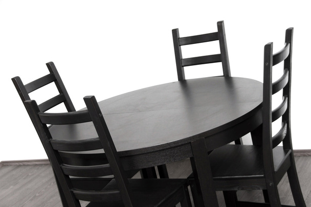 Ruskea pyöreä pöytä vastaan valkoinen seinä
 - Valokuva, kuva