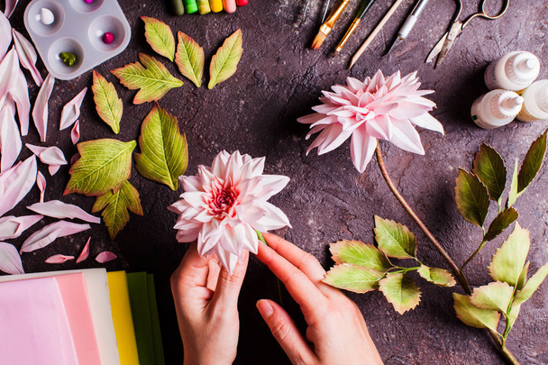DIY making realistic flowers - Фото, зображення