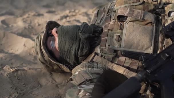 Το σκοτωμένο στρατιώτη - Πλάνα, βίντεο