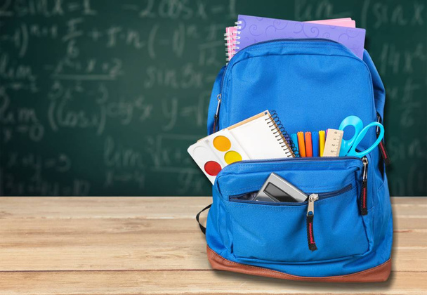 School stationery in backpack - Foto, afbeelding