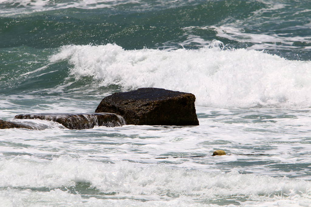Kłamstwo kamieni na brzegu morza  - Zdjęcie, obraz