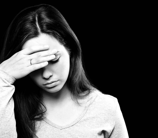 young woman with headache - Zdjęcie, obraz