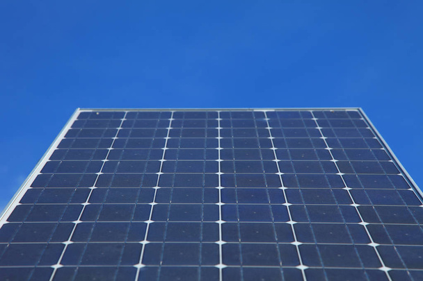 σταθμό ηλιακής ενέργειας με φωτοβολταϊκά - Φωτογραφία, εικόνα