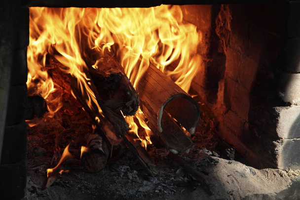 Burning fire in dark room - Photo, Image