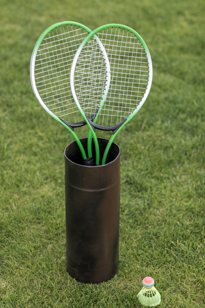 Badminton rackets in container  - Foto, afbeelding