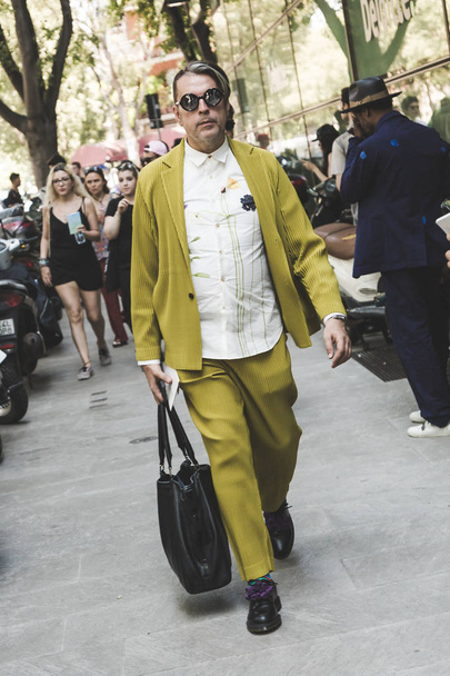 Fashionable man at Milan Men's Fashion Week - Fotoğraf, Görsel
