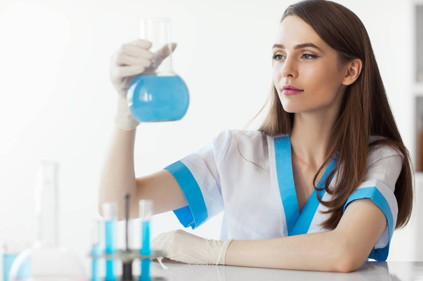 Chemical female researcher  - Foto, Bild