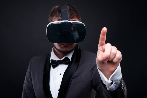 Young exclusive man wearing vr glasses - Fotoğraf, Görsel