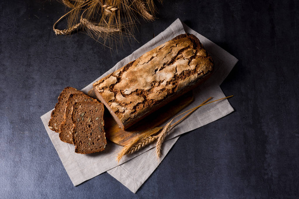 wholemeal bread slices - 写真・画像
