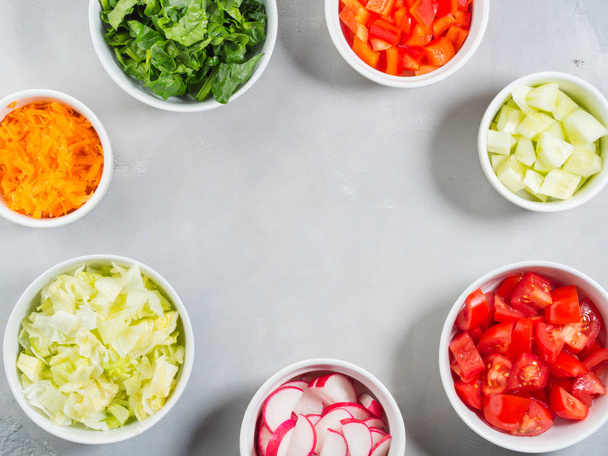 Mix zeleniny misky na salát či občerstvení - Fotografie, Obrázek