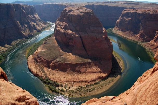 Colorado Nehri 'ndeki Arizona Horseshoe grubu. - Fotoğraf, Görsel