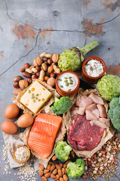 健康的な蛋白質源とボディ ビルディングの食品の品揃え - 写真・画像