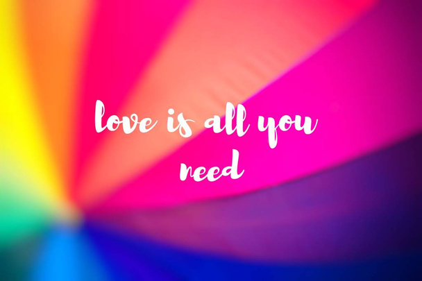 El amor es todo lo que necesitas. Paraguas de color arco iris
. - Foto, Imagen