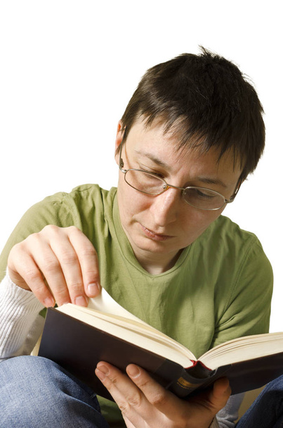 молода жінка читає книгу
 - Фото, зображення