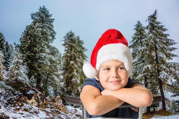 Boy in Santa Claus hat - Foto, immagini