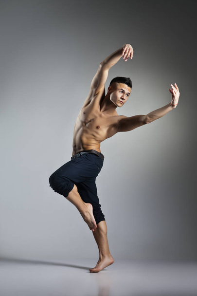 Young and stylish modern ballet dancer - Foto, afbeelding