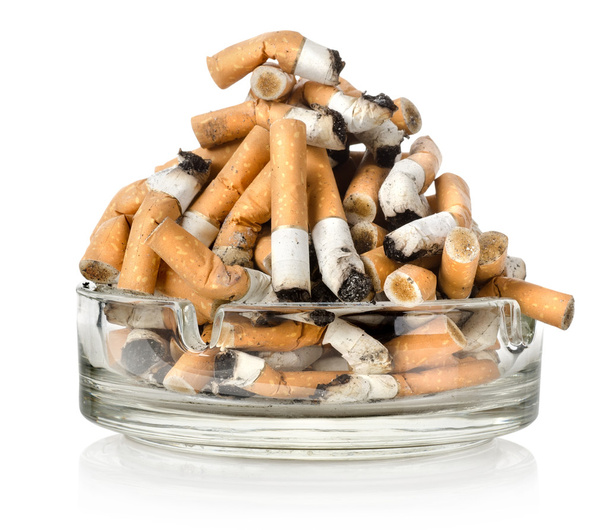 Aschenbecher und Zigaretten - Foto, Bild