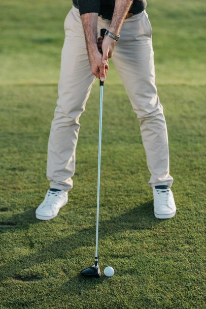 man playing golf  - Foto, afbeelding
