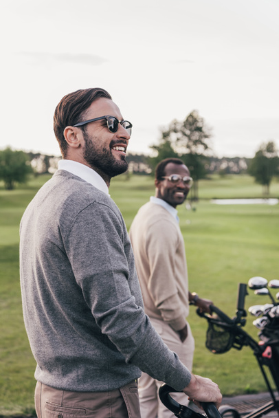 Muži s golfovými holemi v pytlích  - Fotografie, Obrázek