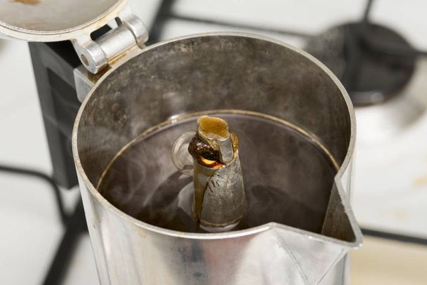 coffee pot on stove - Fotografie, Obrázek