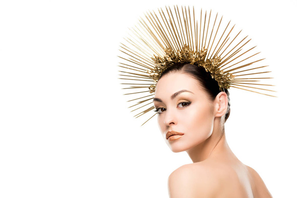 glamorous woman in golden headpiece - Foto, Imagem