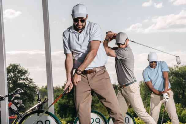 Golfeurs jouant au golf
 - Photo, image