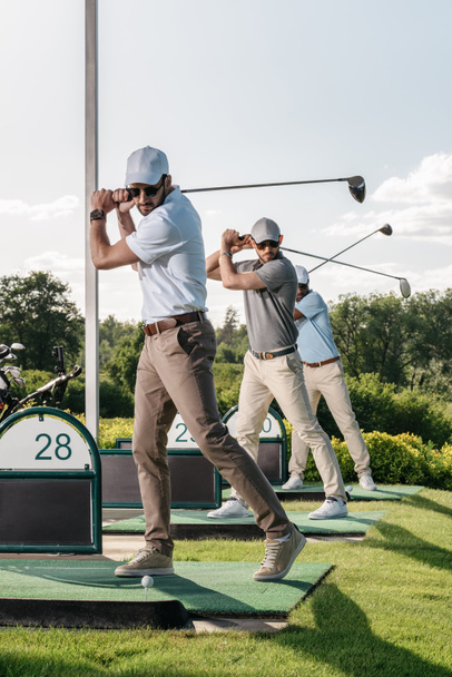 Golfozók golfozni - Fotó, kép