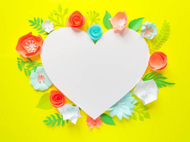 heart frame with color paper flower - Φωτογραφία, εικόνα