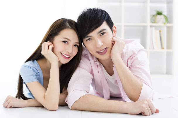 Portrait of  smiling asian young couple - Foto, afbeelding