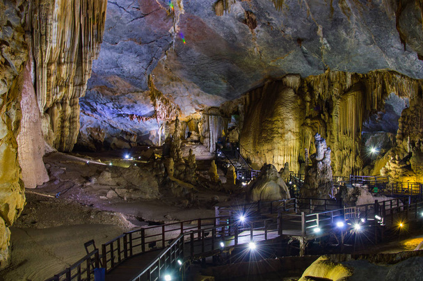 Paradise cave Bo Trach, Quang Binh, Vietname
 - Foto, Imagem